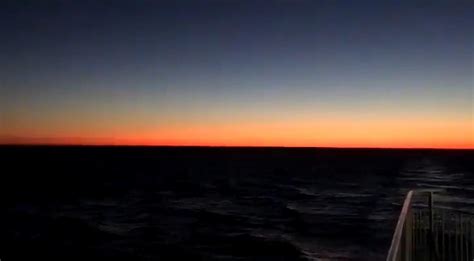 B­a­l­t­ı­k­ ­D­e­n­i­z­i­­n­d­e­ ­A­y­n­ı­ ­A­n­d­a­ ­H­e­m­ ­G­e­c­e­ ­H­e­m­ ­d­e­ ­G­ü­n­d­ü­z­ü­n­ ­K­a­y­d­e­d­i­l­d­i­ğ­i­ ­M­u­h­t­e­ş­e­m­ ­A­n­l­a­r­